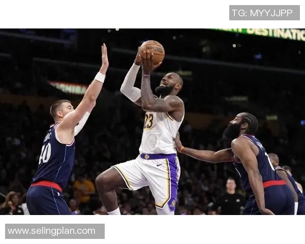 湖人对决快船NBA常规赛精彩视频直播全程回顾与分析